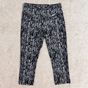 NIKE DRY FIT Women‎ Leggings Black & Gray Nike logo on Waist Size Small